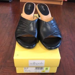 Soft spots Black Leather opened toe low heel
